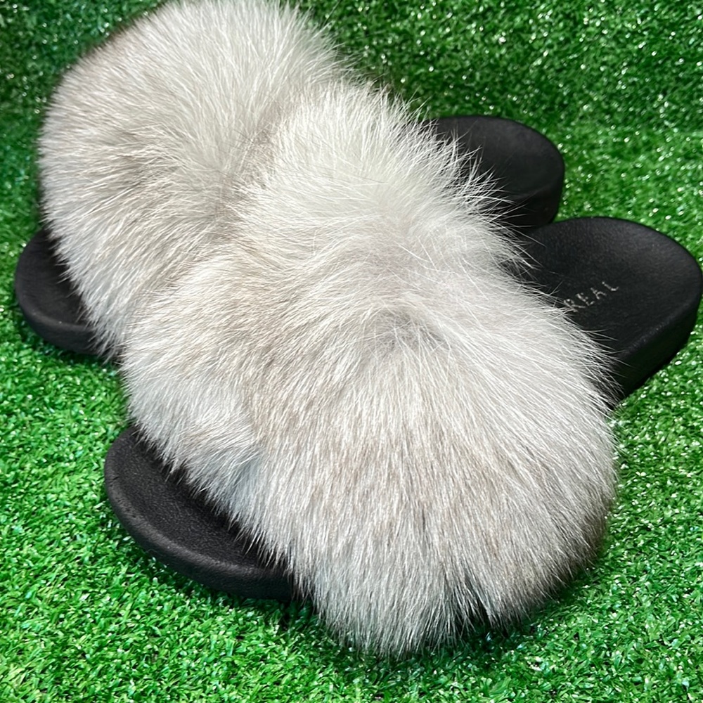 SOLDWomen's R So Real Fur Slides Furry Slipper Size 13. Fits more like a size 12